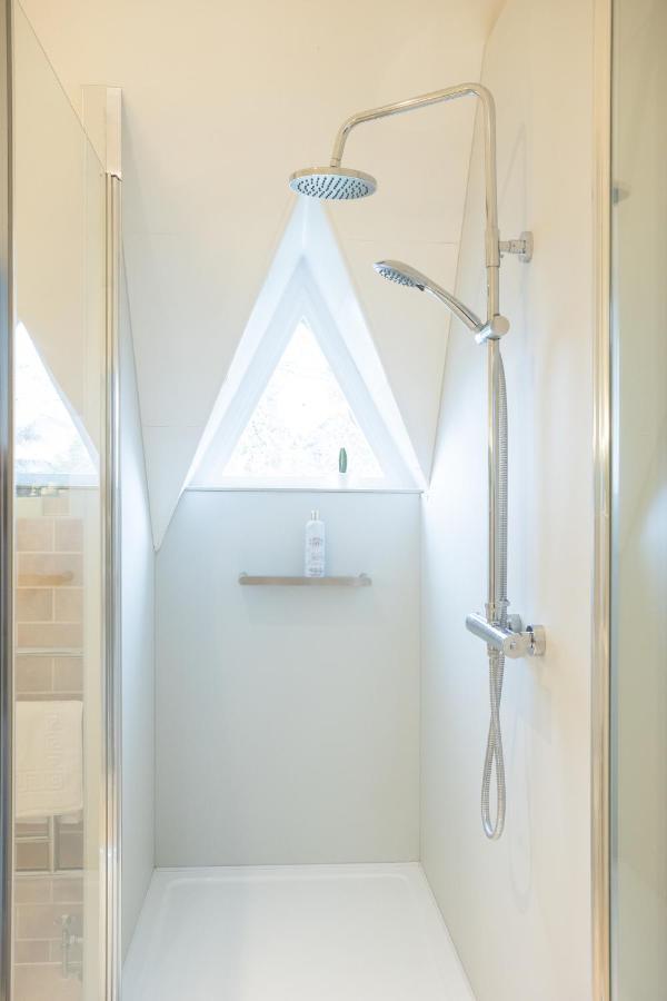 Spacious 3Br Victorian Cheltenham Loft Flat In Cotswolds - Free Parking Lejlighed Eksteriør billede